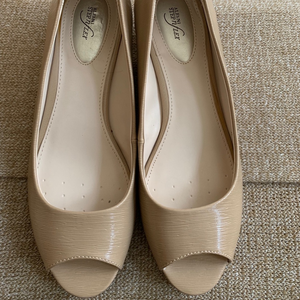 ALFANI peep toe wedge